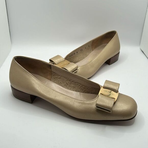 Salvatore Ferragamo Bow Heels - Picture 1 of 8